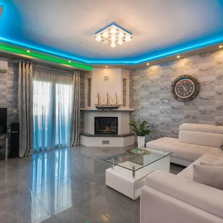 Shameti - Private With Pool And Billiards Near By Mana Gers Villa