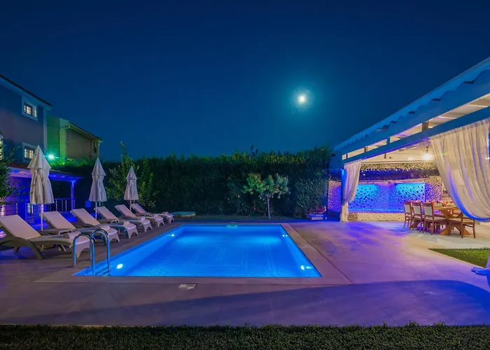 Shameti - Private With Pool Near By Mana Gers Βίλα