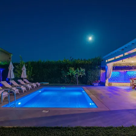 Shameti - Private With Pool Near By Mana Gers 别墅