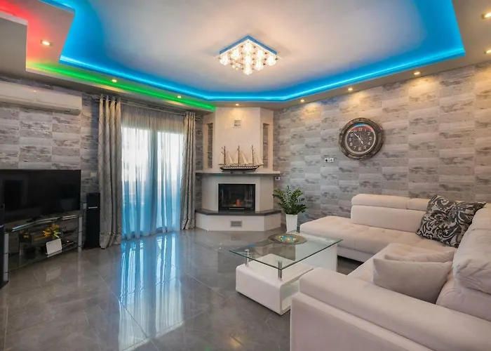 Shameti - Private With Pool Near By Mana Gers Villa